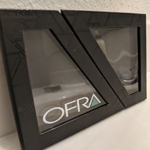 Ofra Cosmetics magnetic pop-up palette